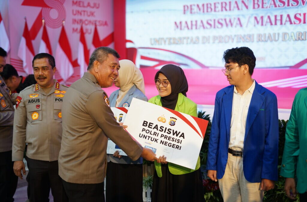 10 Mahasiswa IKTA Terima Penghargaan Beasiswa dari Kepolisian Republik Indonesia