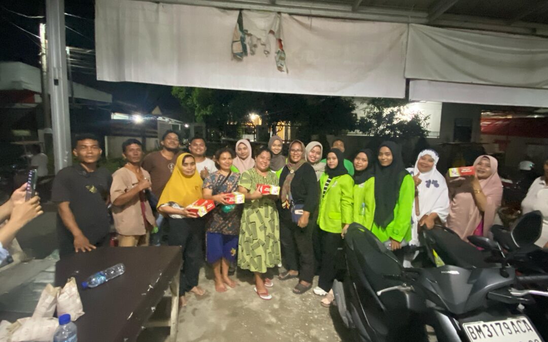 Respon Cepat, IKTA Berikan Bantuan Makanan Berbuka Puasa Untuk Masyarakat Terdampak Banjir di Kota Pekanbaru