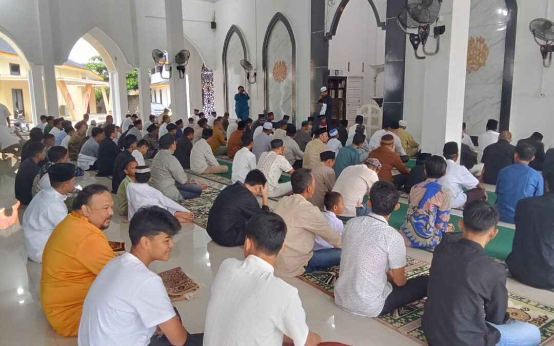 Civitas IKTA berbaur dengan Masyarakat mengikuti Sholat Idul Adha 1445 H di Masjid Baitul Ihsan Al Insyirah